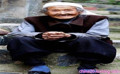 زنان و دختران پا کوچک چینی یک زن چینی رکورد دار کوچک ترین پا در دنیا می باشد.